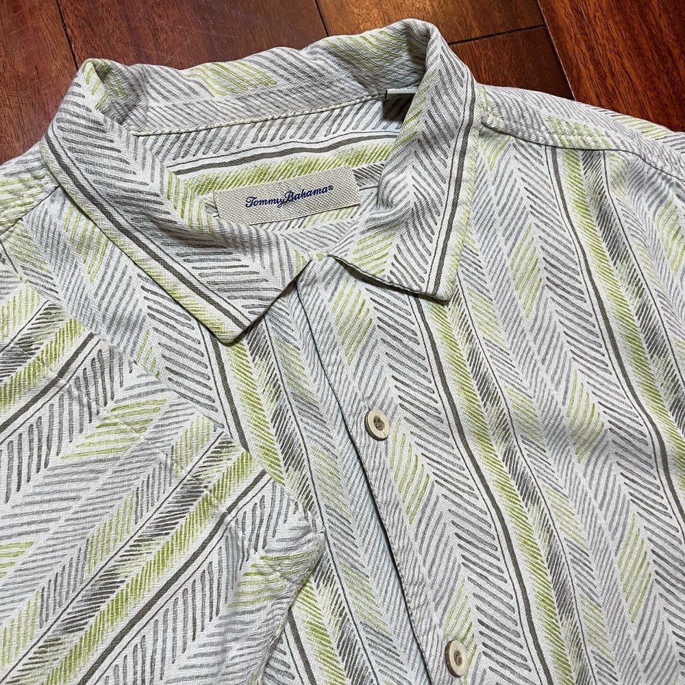 Tommy Bahama Shirt Men Large Silk Rayon Chevron Tropical Camp Shirt Preppy Short